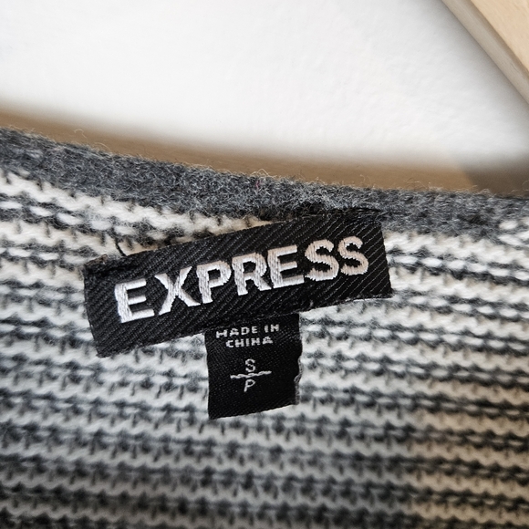 EXPRESS Women's Gray and Cream Striped Cropped Cardigan Size Small A1002 - Picture 3 of 6